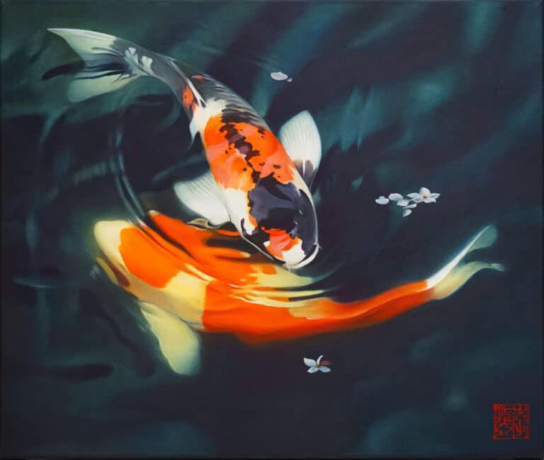 Koi Karpfen im dunklen Wasser